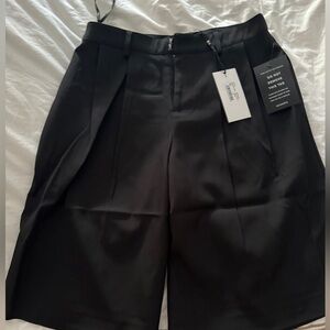 Retofete Alyson Shorts - Black Bermuda